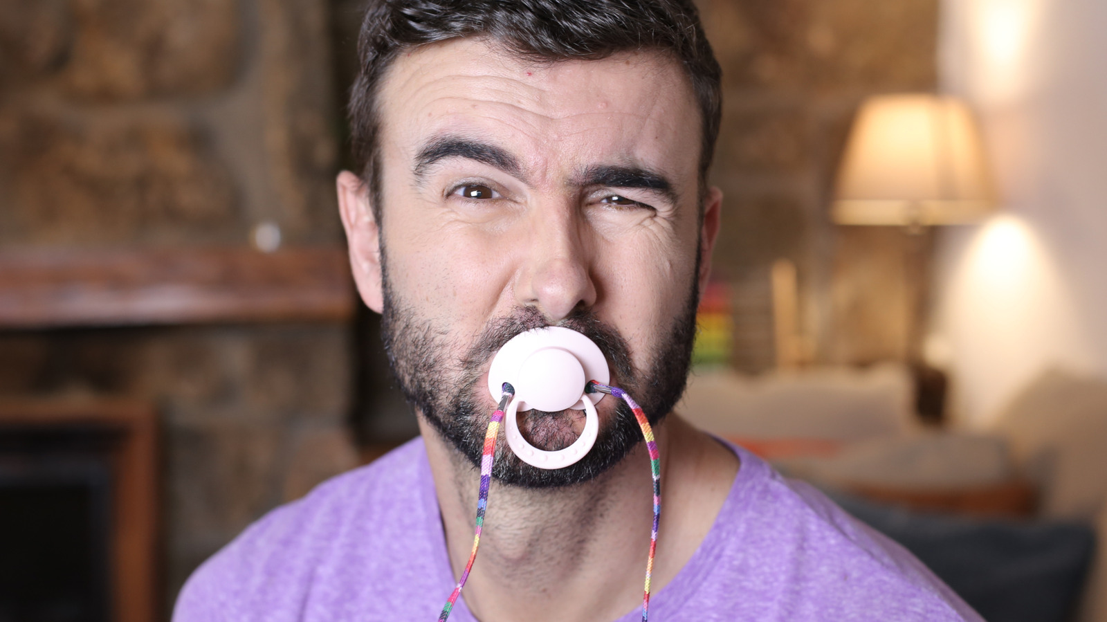 Pacifiers voor volwassenen zijn de angstaanjagende gewoonte die riskant ...