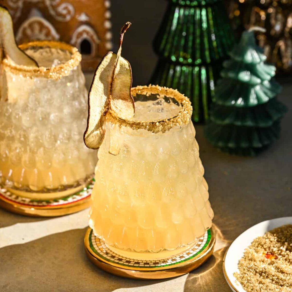 Patrijs in een perenboomcocktail