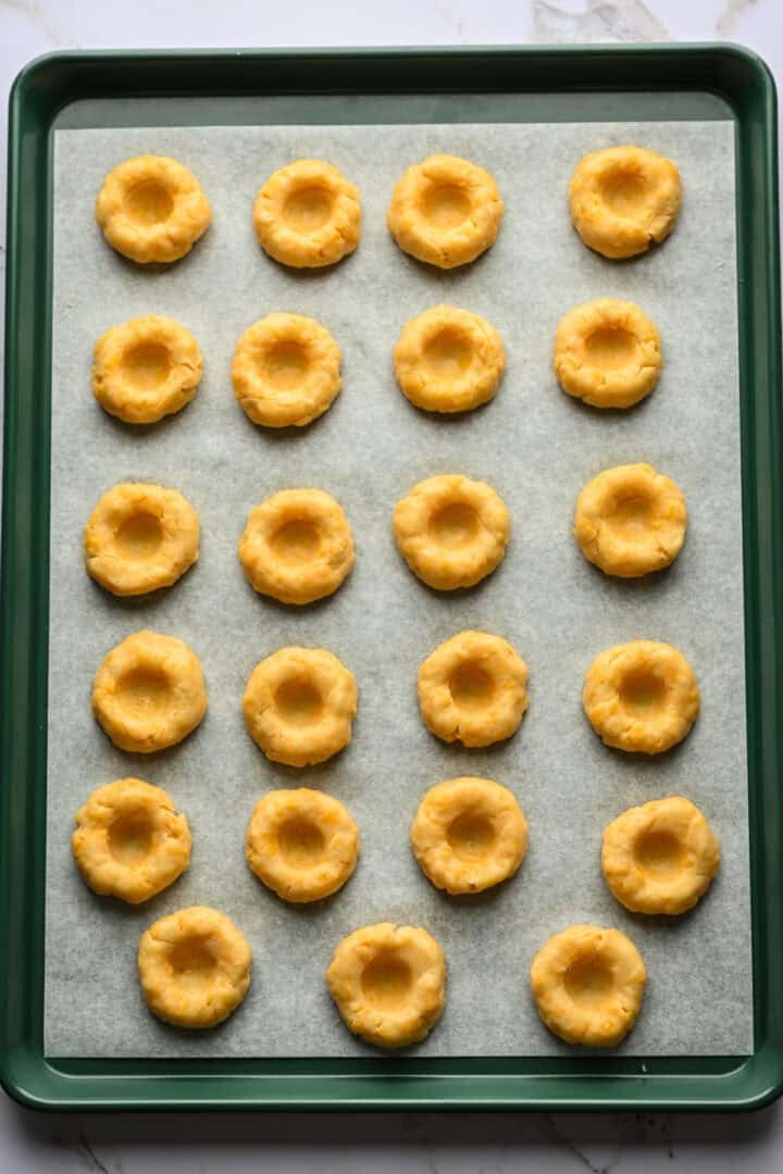 Bovenaanzicht van vingerafdrukken vóór het bakken.