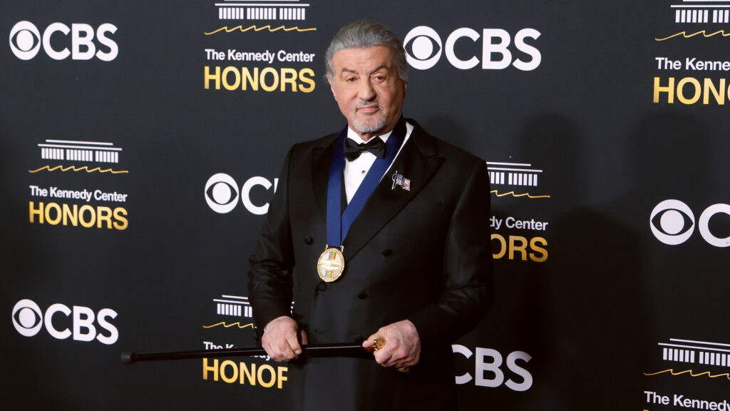De echte reden waarom Sylvester Stallone met een stok liep tijdens de Kennedy Center Honours