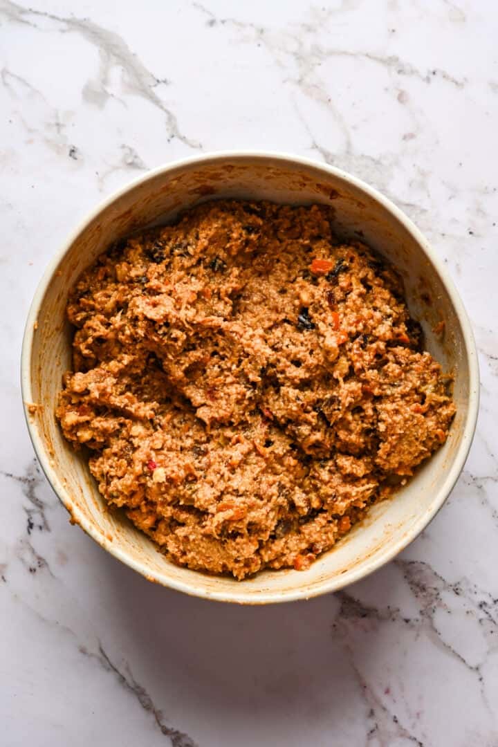 Figgy pudding afgewerkt beslag in een kom.
