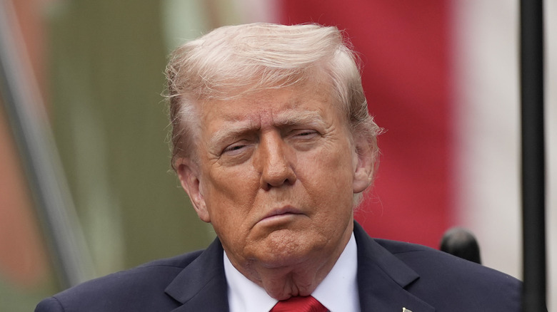 Trump met hangende mondhoek op 9/11