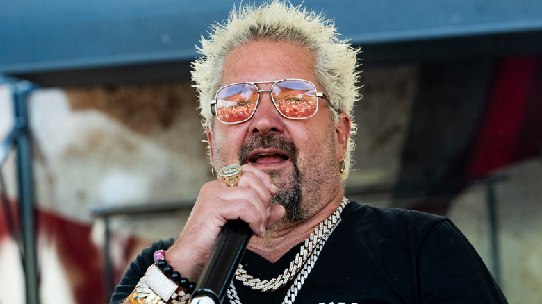 Guy Fieri aanwezig op dag 2 van Stagecoach Festival