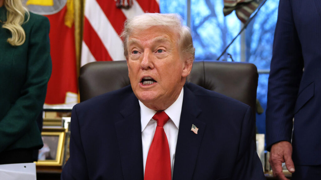 Zijn badkamerproblemen een teken van dementie? Waarom Trump niet kan ontsnappen aan de geruchten over gepoepte broeken