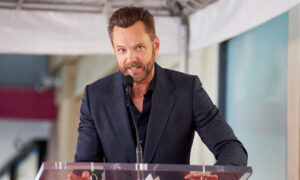 Joel McHale’s strijd tegen haarverlies heeft hem duizenden dollars gekost