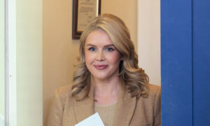 Hoe Karoline Leavitt tijd vrijmaakt om fit te blijven tijdens de eisen van de regering-Trump