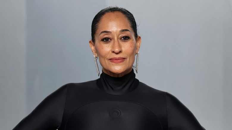 Tracee Ellis Ross glimlacht