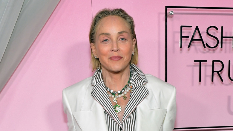 Sharon Stone poseert