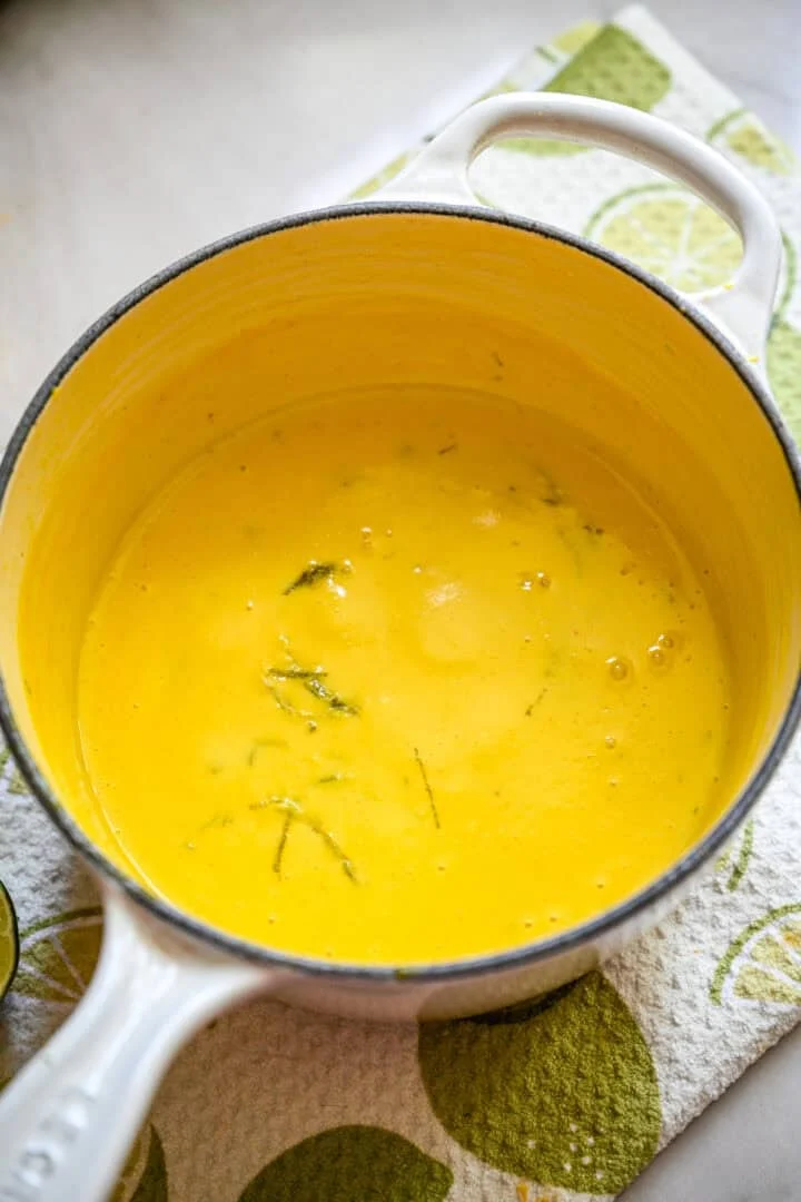 Mango posset na het koken.