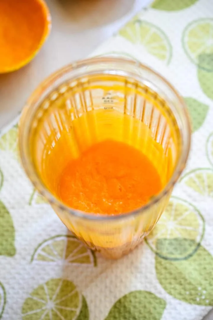 Bovenaanzicht van gemengde mango.