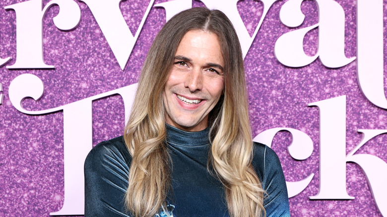 Jonathan Van Ness glimlacht