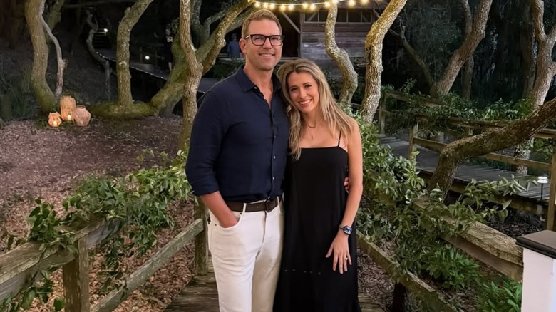 Travis Stork poseert met zijn vrouw