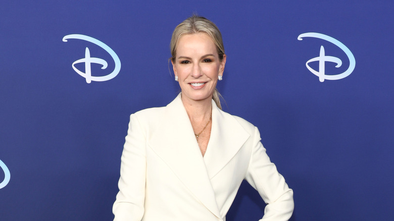 Jennifer Ashton glimlacht