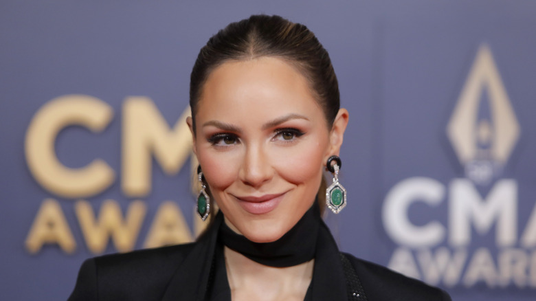 Katharine McPhee glimlacht