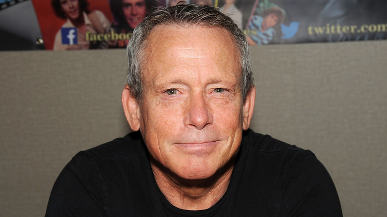 acteur Willie Aames lacht nonchalant op een foto