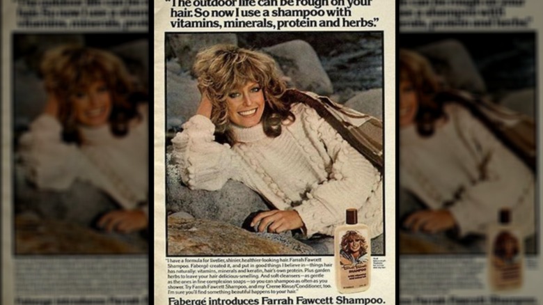 Vintage advertentie uit de jaren 70 met Farrah Fawcett-modellering voor Faberge-shampoo