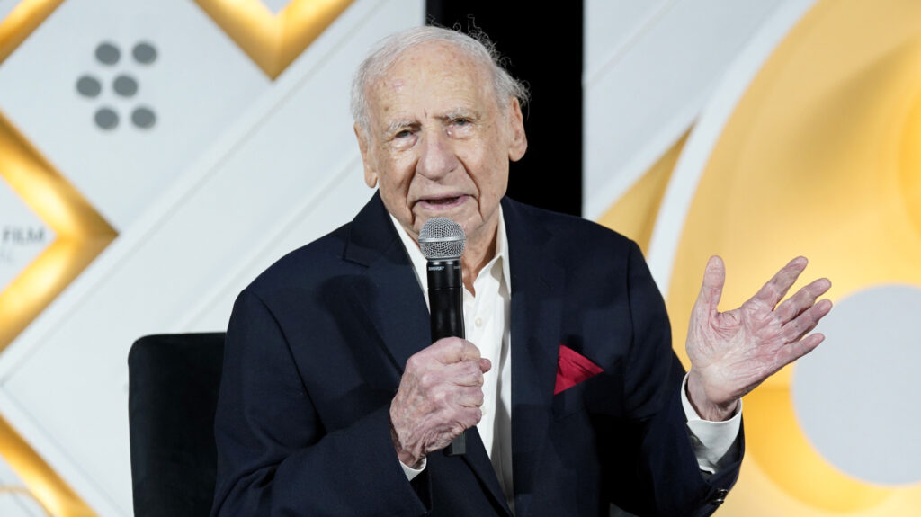 Het geheim van Mel Brooks om 100 te worden is een gegarandeerde glimlach