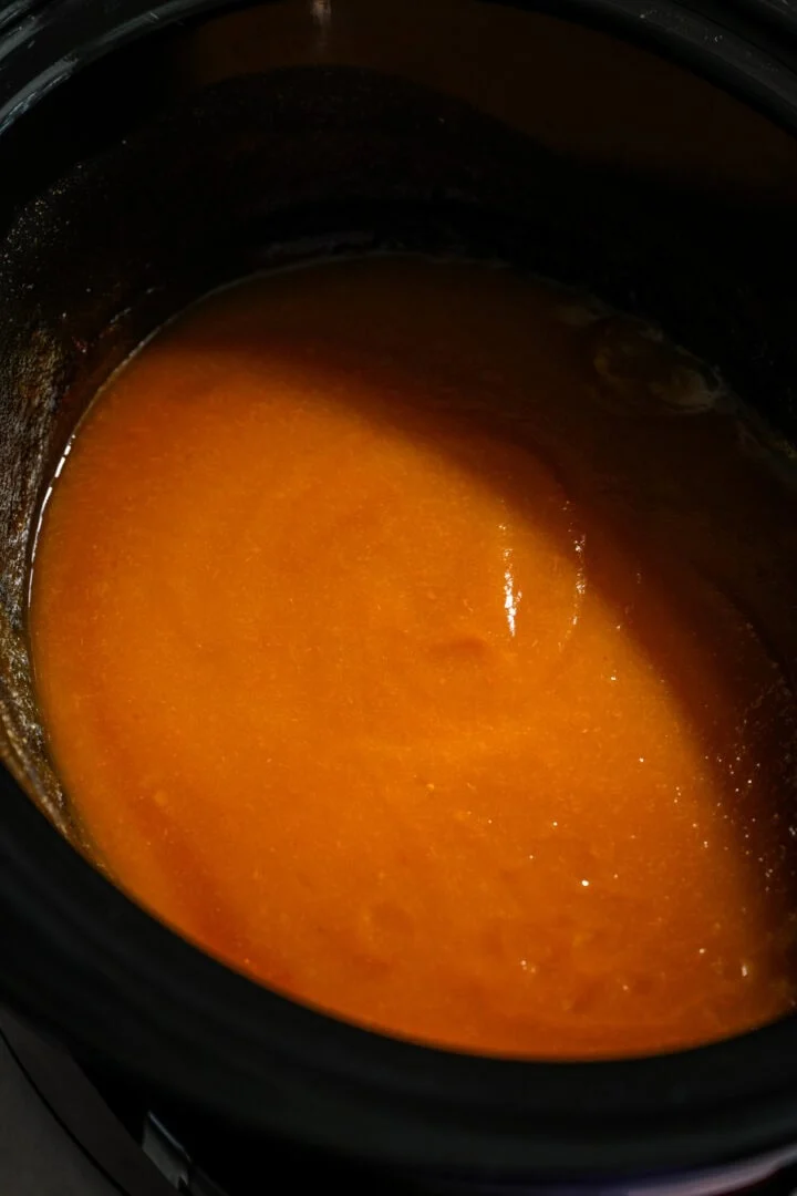 Perzikboter na een tijdje koken.
