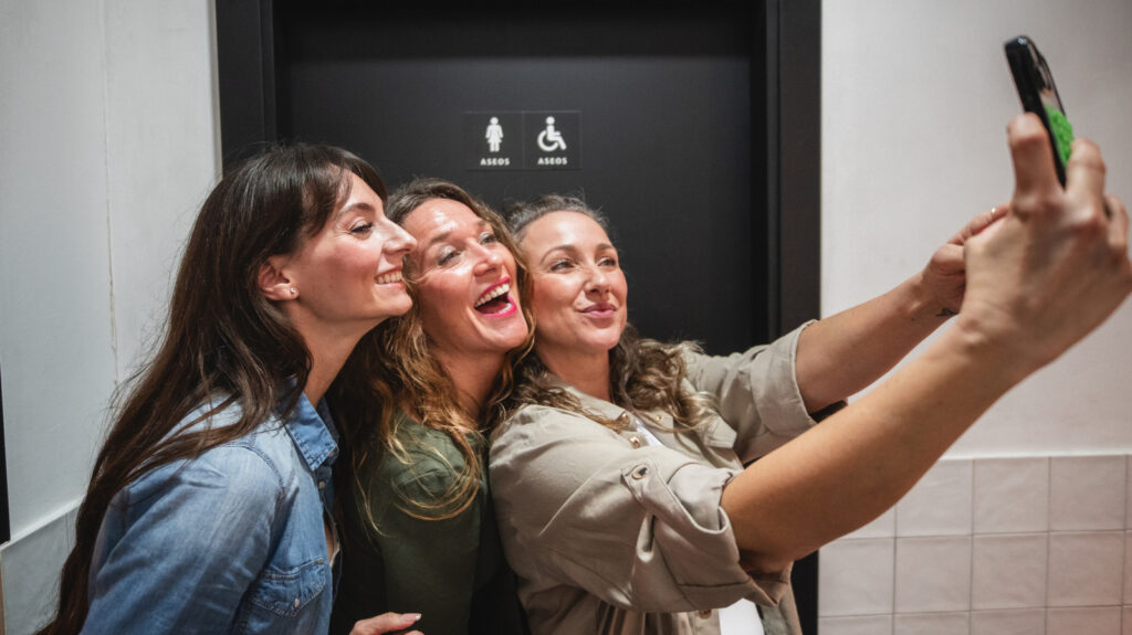 5 Hygiëne Openbaar toilet Nee-nrs Mensen zijn schuldig aan in de eerste 5 minuten