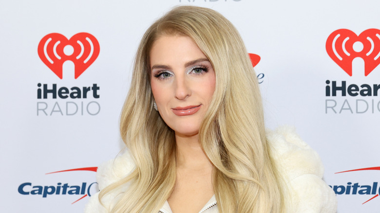 Meghan Trainor poseert