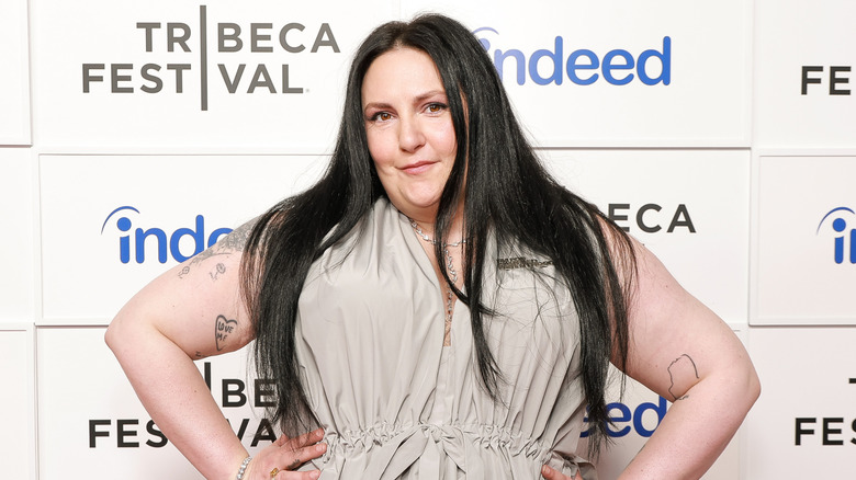 Lena Dunham poseert
