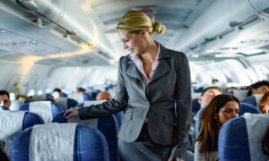 5 onuitgesproken regels voor vliegtuighygiëne Stewardessen kunnen er absoluut niet tegen dat je breekt