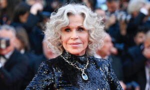 Oudere vrouwen in Hollywood omarmen deze gezonde mentaliteitsverandering naarmate ze ouder worden