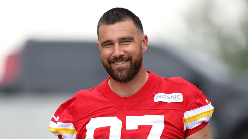 Het eiwitrijke dagelijkse dieet van Travis Kelce laat ruimte voor zoete lekkernijen
