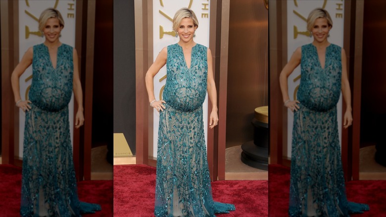 Elsa Pataky poseert in een blauwe jurk