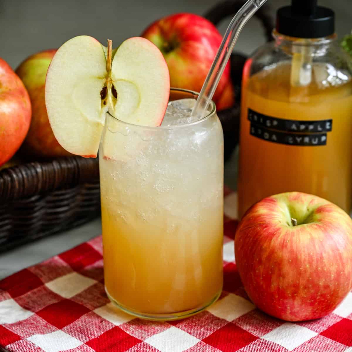 Zelfgemaakte knapperige appelfrisdrank