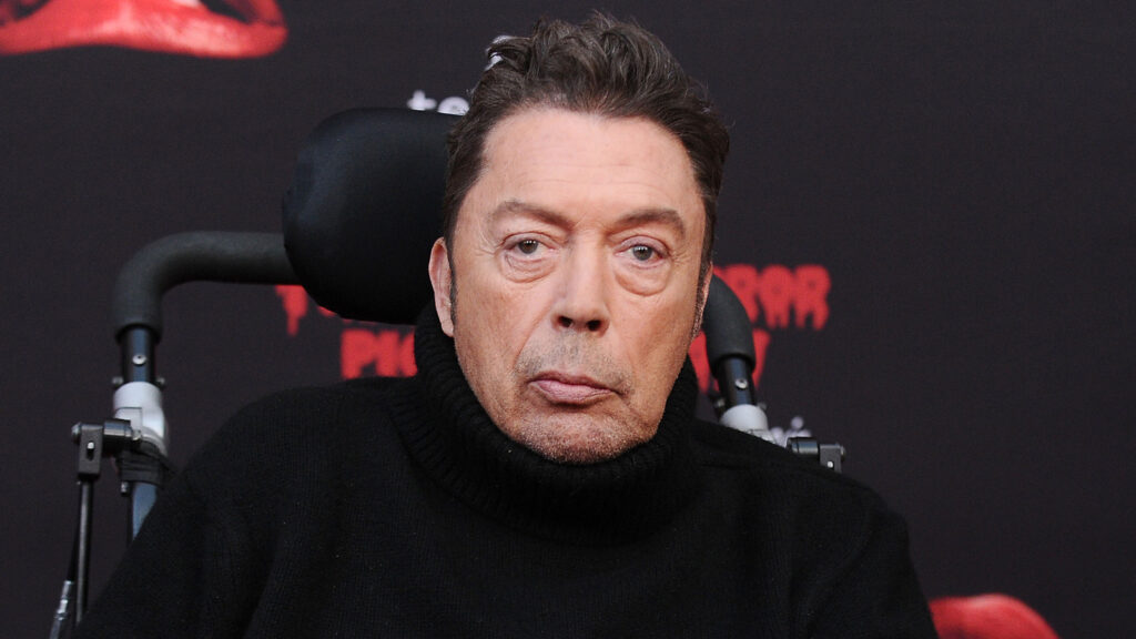 De beroerte van Tim Curry in 2012 veranderde zijn leven voor altijd, maar hij behield een gezond gevoel voor humor