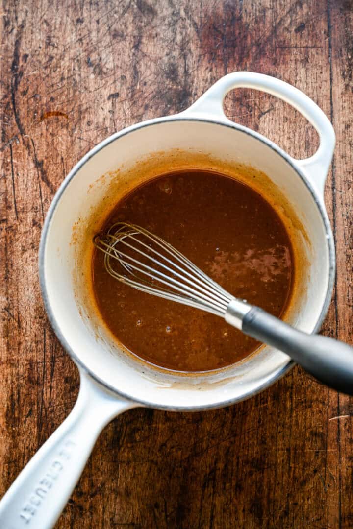 Bovenaanzicht van het vloeibare gedeelte van de appeltaartvulling.