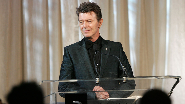 David Bowie houdt een toespraak