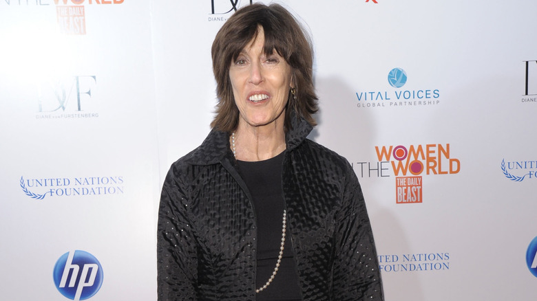 Nora Ephron glimlacht