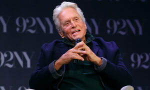 Niet alleen Michael Douglas: beroemdheden die kanker zeggen, lieten hen zien wie hun echte vrienden waren