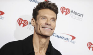 De nieuwe shirtloze workout-snaps van Ryan Seacrest bewijzen dat 50 de nieuwe 30 is