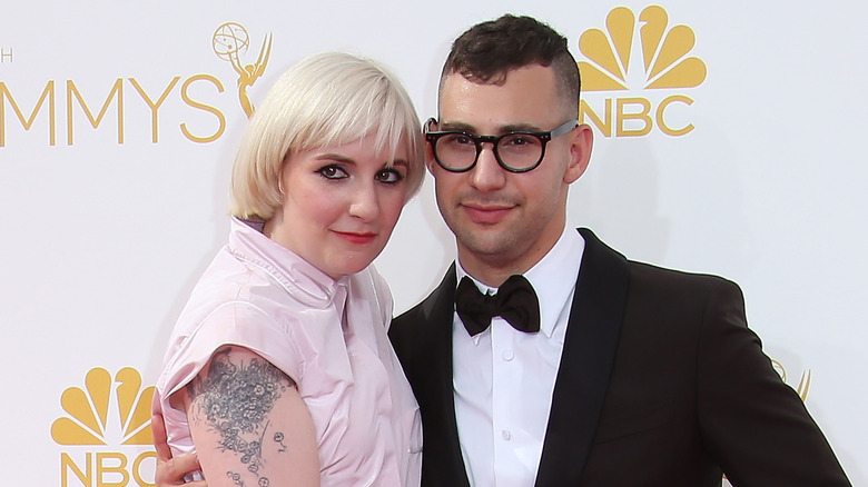 Jack Antonoff en Lena Dunham lachend