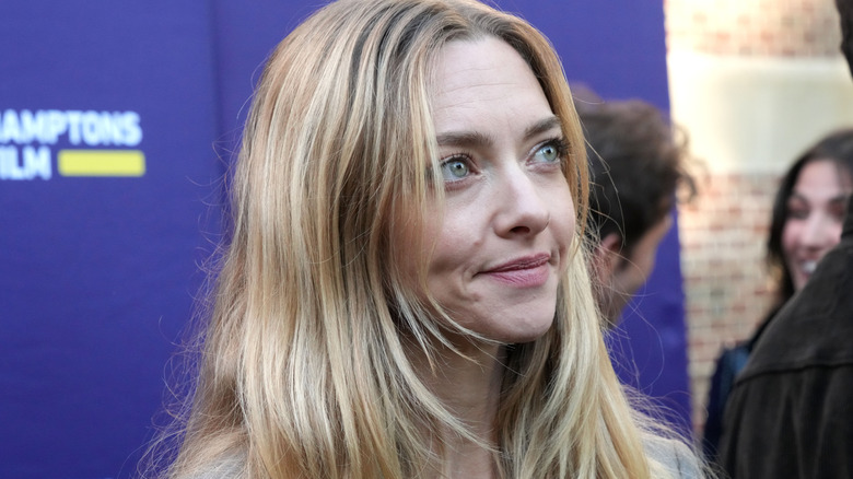 Foto van Amanda Seyfried buiten genomen