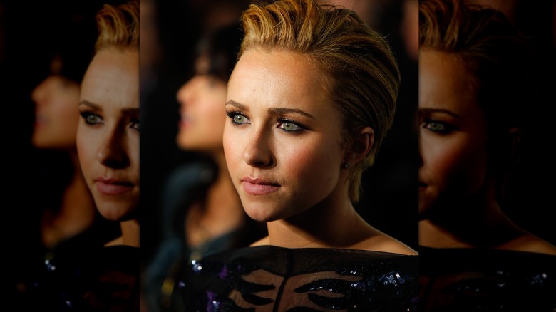 Hayden Panettiere met kort haar tijdens een beroemdheidsevenement