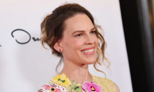 Hilary Swank is niet de enige beroemdheid die na haar vijftigste zwanger raakt