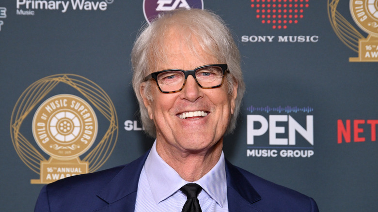 John Tesh glimlacht