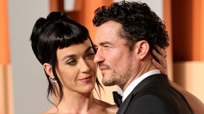 Katy Perry en Orlando Bloom tijdens een beroemdheidsevenement