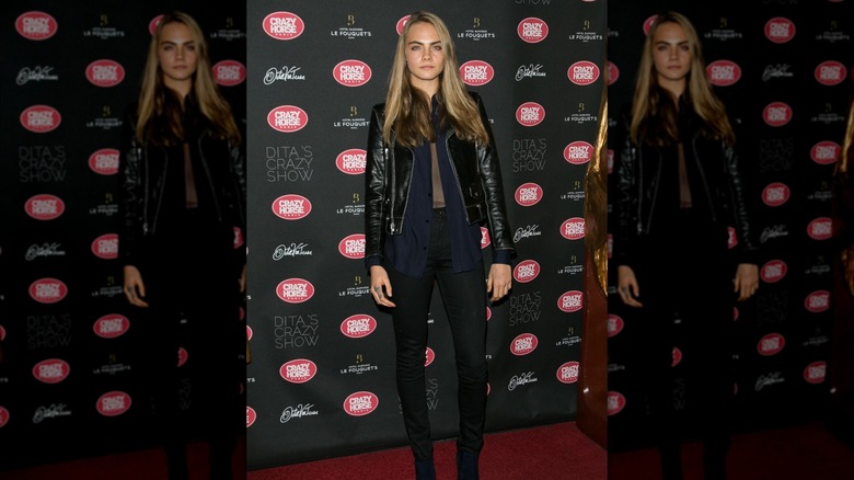 Cara Delevingne bijwonen "De gekke show van Dita Von Teese" fotocall tijdens de openingsavond in Le Crazy Horse